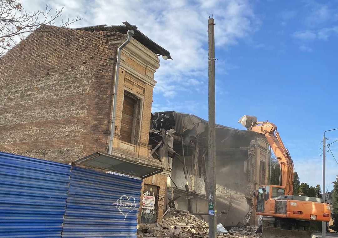 Три старинных дома снесли в центре Ростова-на-Дону